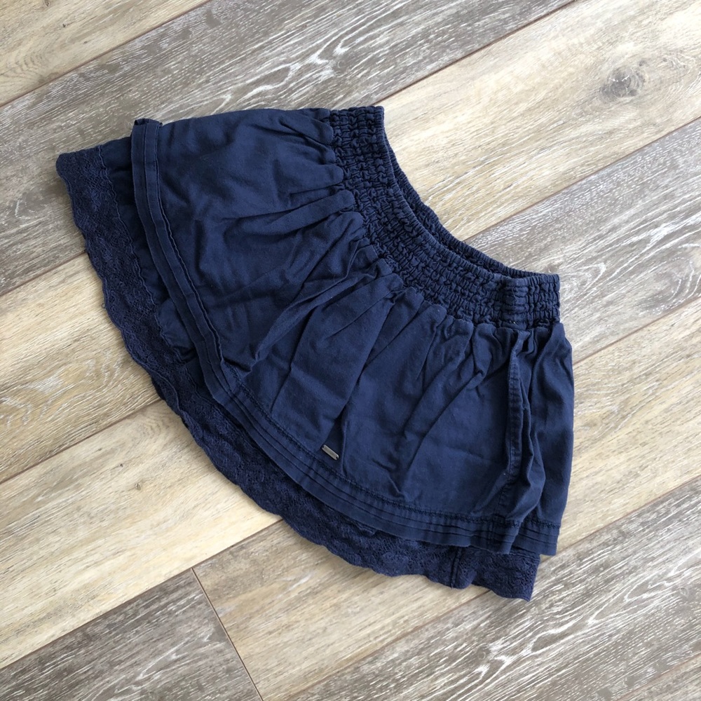 Abercrombie girl size L blue skirt with lace trim